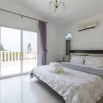 Magnolia - Luxury 4-br Retreat With Pool בית נופש