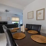 בית נופש Magnolia - Luxury 4-br Retreat With Pool