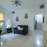 בית נופש Magnolia - Luxury 4-br Retreat With Pool