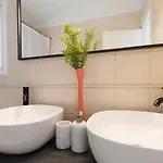 בית נופש Magnolia - Luxury 4-br Retreat With Pool