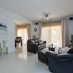 בית נופש Magnolia - Luxury 4-br Retreat With Pool פאהיה