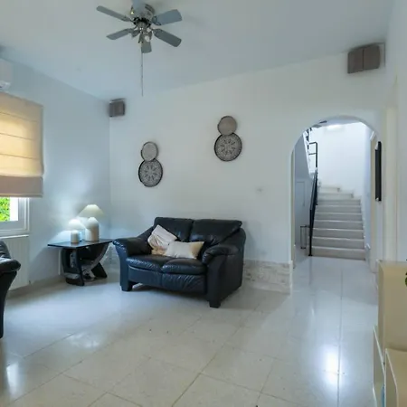 בית נופש Magnolia - Luxury 4-br Retreat With Pool