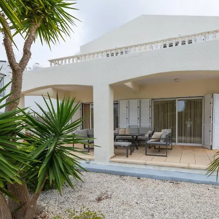 בית נופש Magnolia - Luxury 4-br Retreat With Pool
