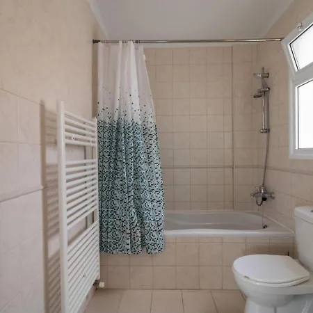 Ferienhaus 4-bedroom With Heated Pool Peyia