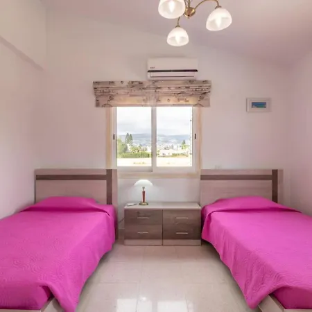 4-bedroom With Heated Pool * Peyia