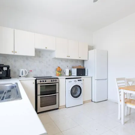 Magnolia - Luxury 4-br Retreat With Pool * Peyia