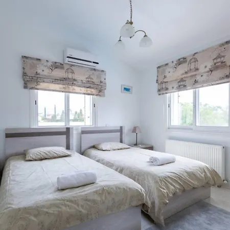 Magnolia - Luxury 4-br Retreat With Pool * Peja