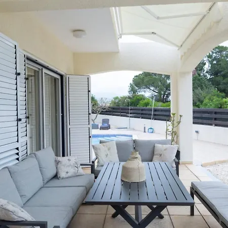 Magnolia - Luxury 4-br Retreat With Pool * Peja