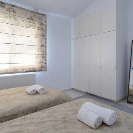 Magnolia - Luxury 4-br Retreat With Pool Case de vacanță Peyia