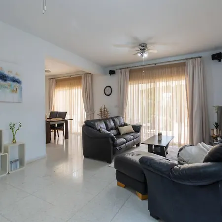 Case de vacanță Magnolia - Luxury 4-br Retreat With Pool Peyia