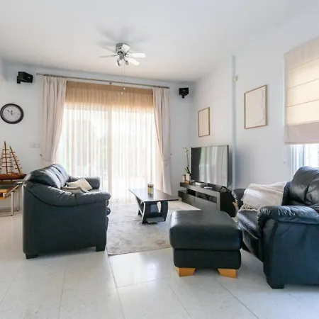 Magnolia - Luxury 4-br Retreat With Pool Dom wakacyjny Peja