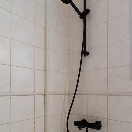 Dom wakacyjny Magnolia - Luxury 4-br Retreat With Pool Peja