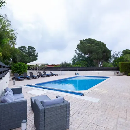 Magnolia - Luxury 4-br Retreat With Pool Case de vacanță *