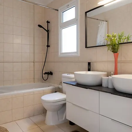 Case de vacanță Magnolia - Luxury 4-br Retreat With Pool