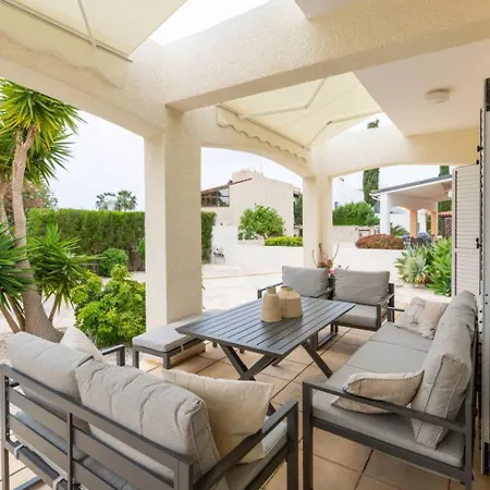 Case de vacanță Magnolia - Luxury 4-br Retreat With Pool Peyia