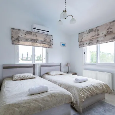 Casa vacanze Magnolia - Luxury 4-br Retreat With Pool Peyia