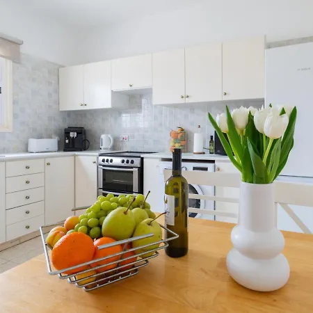 Casa vacanze Magnolia - Luxury 4-br Retreat With Pool Peyia