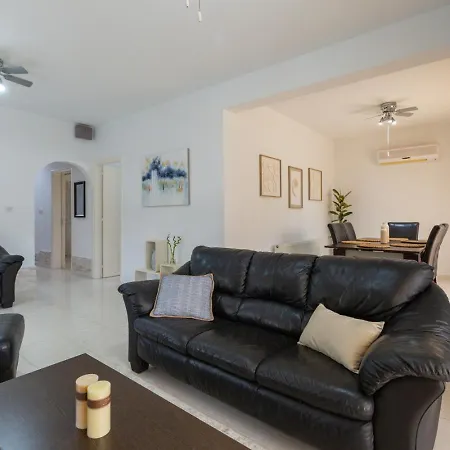 Casa vacanze Magnolia - Luxury 4-br Retreat With Pool Peyia