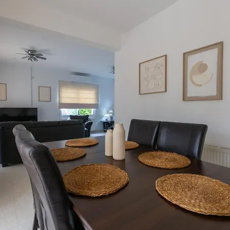 Magnolia - Luxury 4-br Retreat With Pool Casa vacanze