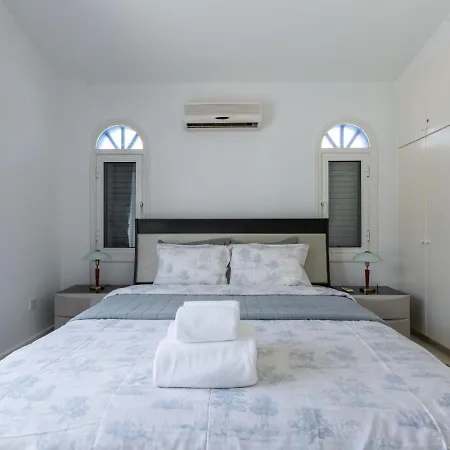 Casa vacanze Magnolia - Luxury 4-br Retreat With Pool Peyia