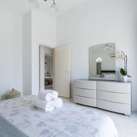 Magnolia - Luxury 4-br Retreat With Pool Peyia