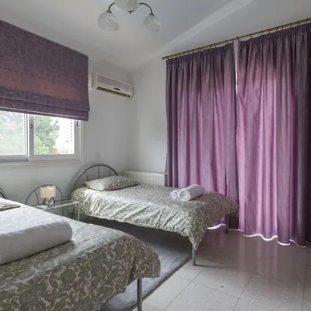 Magnolia - Luxury 4-br Retreat With Pool * Peyia