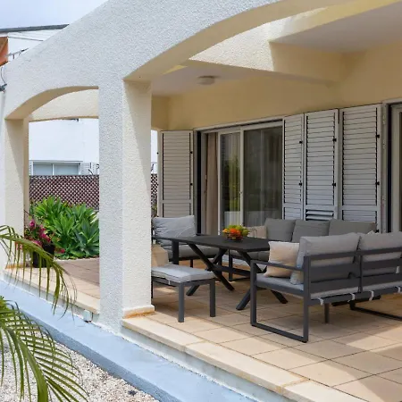 Magnolia - Luxury 4-br Retreat With Pool * Peyia