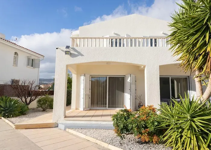 Casa vacanze Magnolia - Luxury 4-br Retreat With Pool Peyia