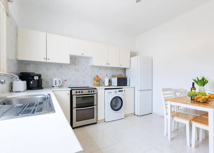 Magnolia - Luxury 4-br Retreat With Pool * Peyia