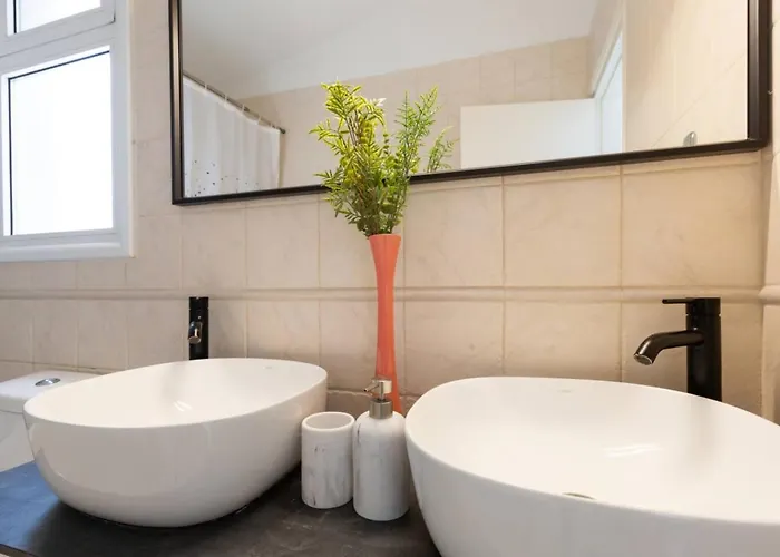 Casa vacanze Magnolia - Luxury 4-br Retreat With Pool