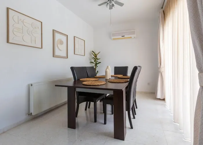 Magnolia - Luxury 4-br Retreat With Pool Casa vacanze Peyia