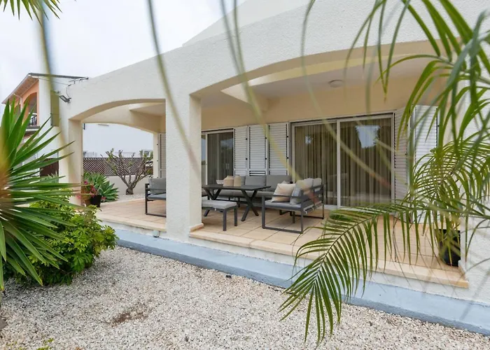 Magnolia - Luxury 4-br Retreat With Pool Casa vacanze